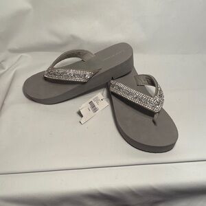 Lane Bryant gray wedge flip-flops w/rhinestone design size 7/8 wide rubber sole